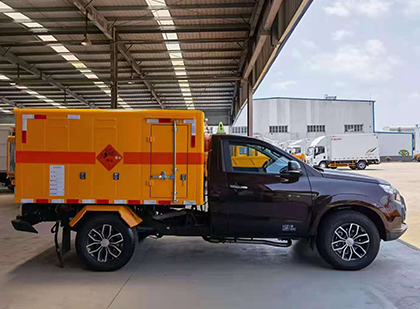 上安乡爆破器材运输车